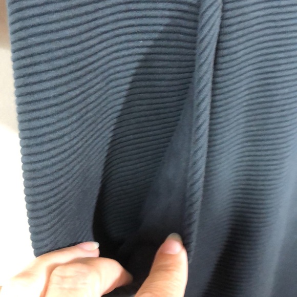 💕2/$20💕Anthropologie V Neck Ribbed Dress. Size 4 - Picture 3 of 7